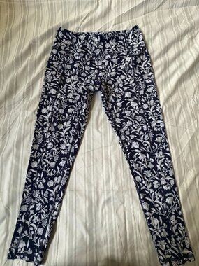 Vera Bradley Navy Garden Stretch Leggings -- NWOT